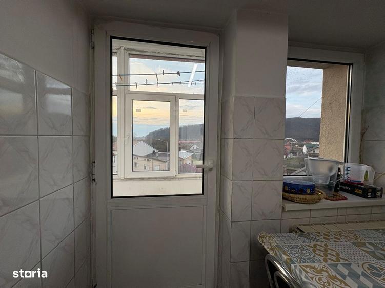 Apartament cu 3 camere ?i 2 balcoane in Beclean + garaj - 11
