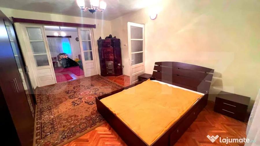 Casă cu 5 camere cu Teren 250 Mp în Central