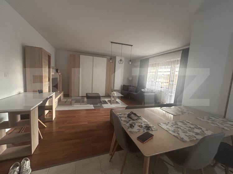 Apartament cu 2 camere semidecomandat, mobilat în Torontalului