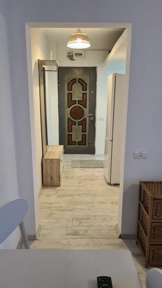 Apartament cu 2 camere semidecomandat în Girocului