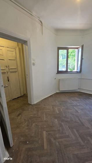 Casă cu 3 camere cu Teren 220 Mp în Tineretului