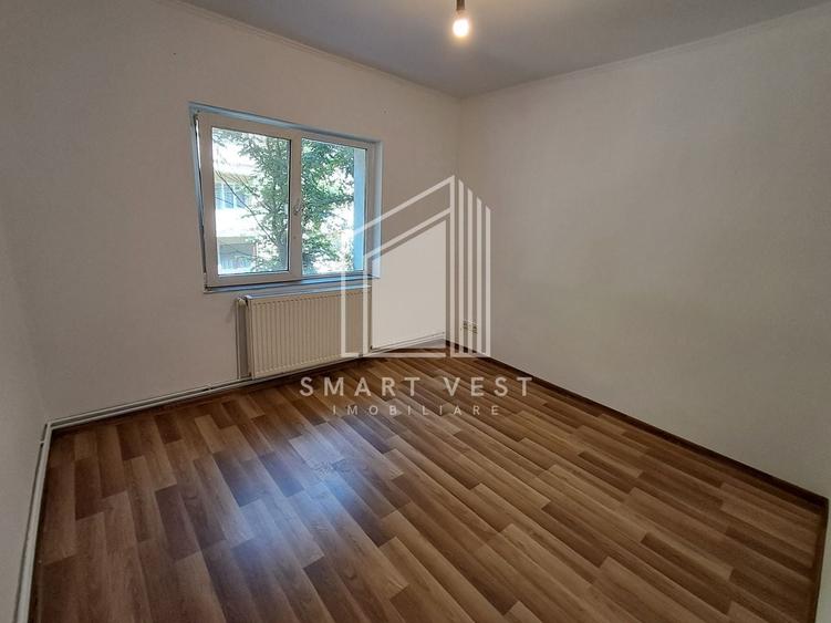 Apartament cu 4 camere decomandat în Micro 16