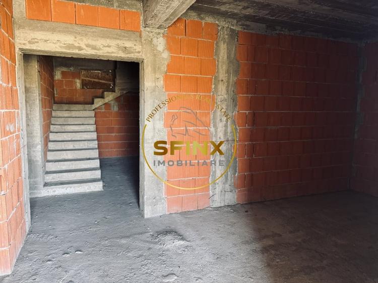 Casă individuală cu 10 camere cu Teren 485 Mp în Corbeanca
