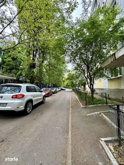 Apartament cu 4 camere decomandat, mobilat în Berceni