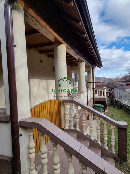 Casă individuală cu 4 camere cu Canalizare în Central