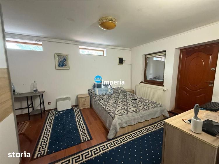 Casă cu 6 camere cu Teren 1330 Mp în Victoria