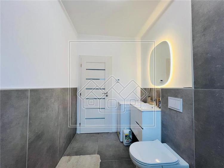 Apartament cu 2 camere decomandat în Exterior Vest