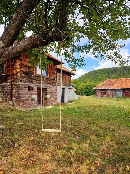 Casă individuală cu 5 camere cu Canalizare în Negreni