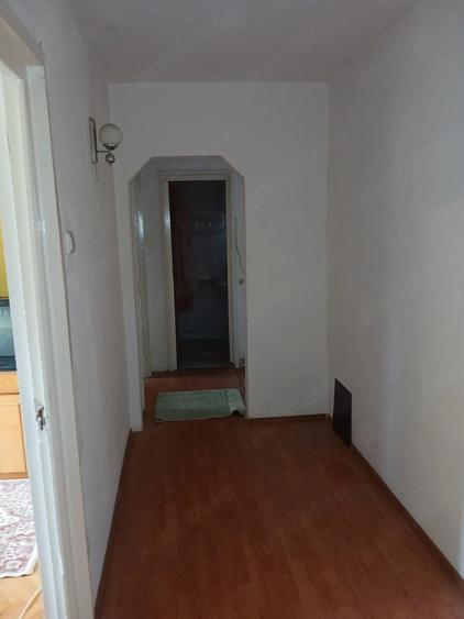 Apartament cu 3 camere decomandat în Petros