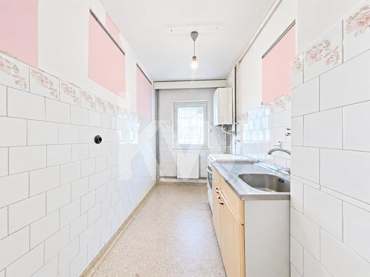 Apartament cu 3 camere decomandat în 13 Decembrie