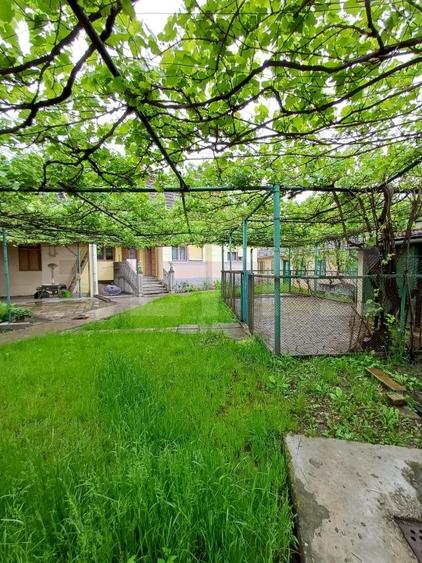Casă individuală cu 4 camere cu Canalizare în Sud-Est