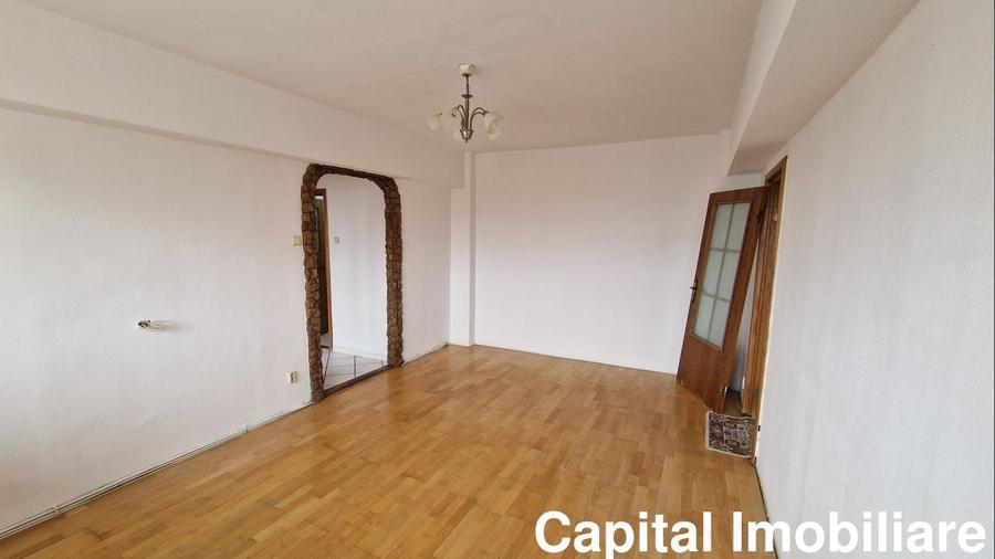 Apartament cu 3 camere semidecomandat în Central