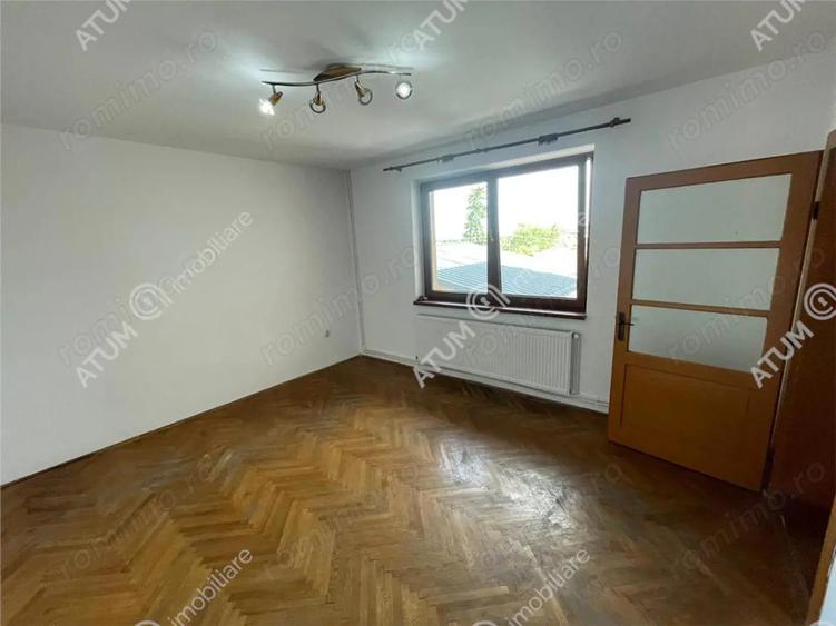 Casă cu 5 camere cu Teren 483 Mp în Trei Stejari