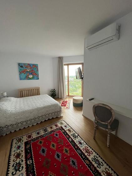 Apartament cu 3 camere semidecomandat, mobilat în P-ta Presei Libere