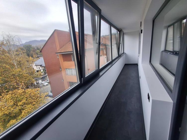 Apartament cu 2 camere decomandat în Petros