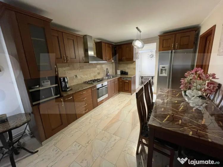 Apartament cu 4 camere decomandat în Girocului