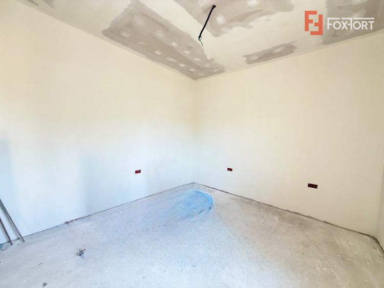 Casă cu 5 camere cu Teren 348 Mp în Săcălaz
