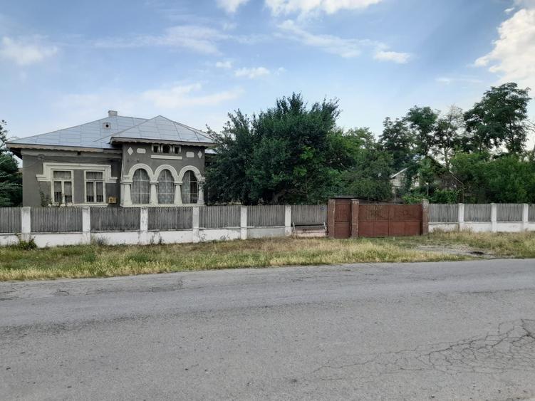Casă cu 4 camere în Valea Soarelui