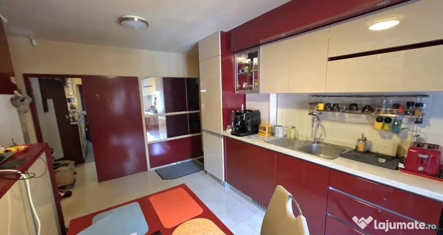 Apartament cu 3 camere semidecomandat în Complex Studențesc