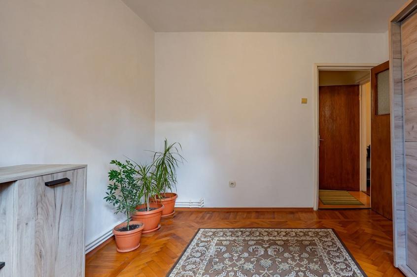 Apartament cu 2 camere semidecomandat, mobilat în Tomis Nord