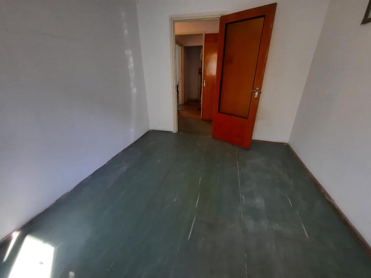 Apartament cu 3 camere decomandat în Berceni