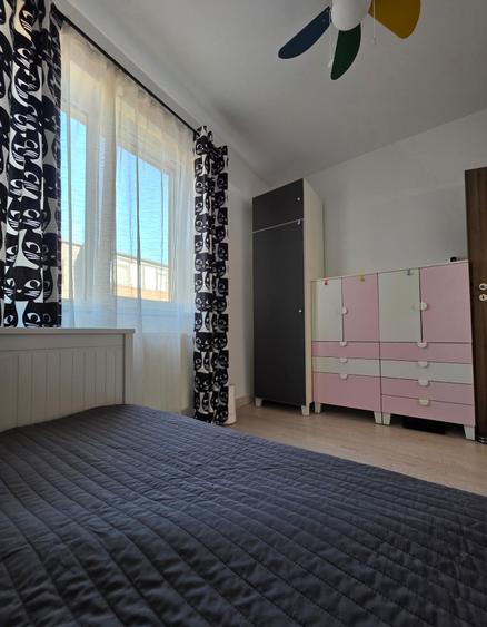 Apartament cu 3 camere decomandat în Roșu