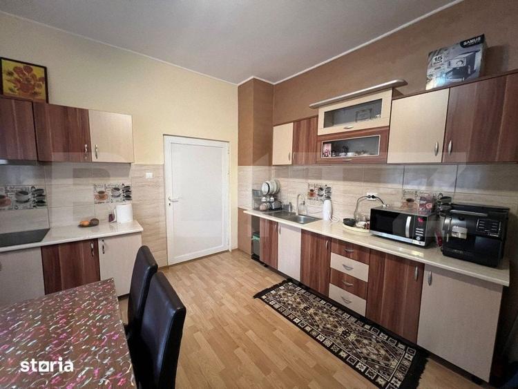 Casă cu 6 camere cu Teren 345 Mp în Titulescu