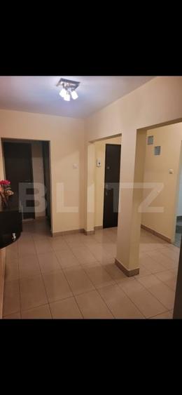 Apartament cu 4 camere decomandat, mobilat în Nord-Est