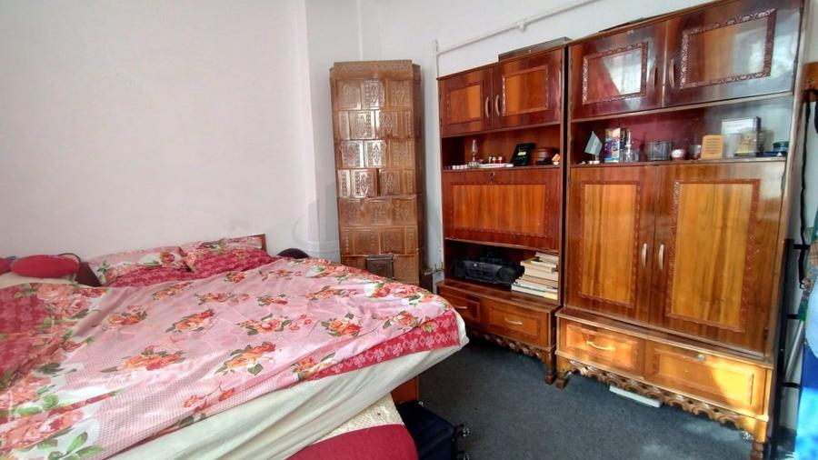 Apartament cu 4 camere decomandat, mobilat în P-ța Universității