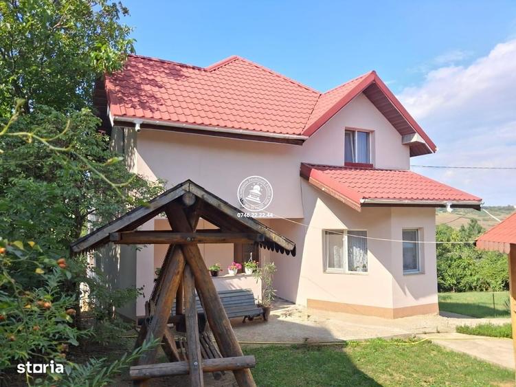 Casă cu 4 camere în Breazu