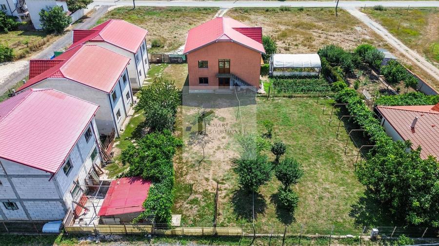 Casă individuală cu 8 camere cu Canalizare în Nord-Vest