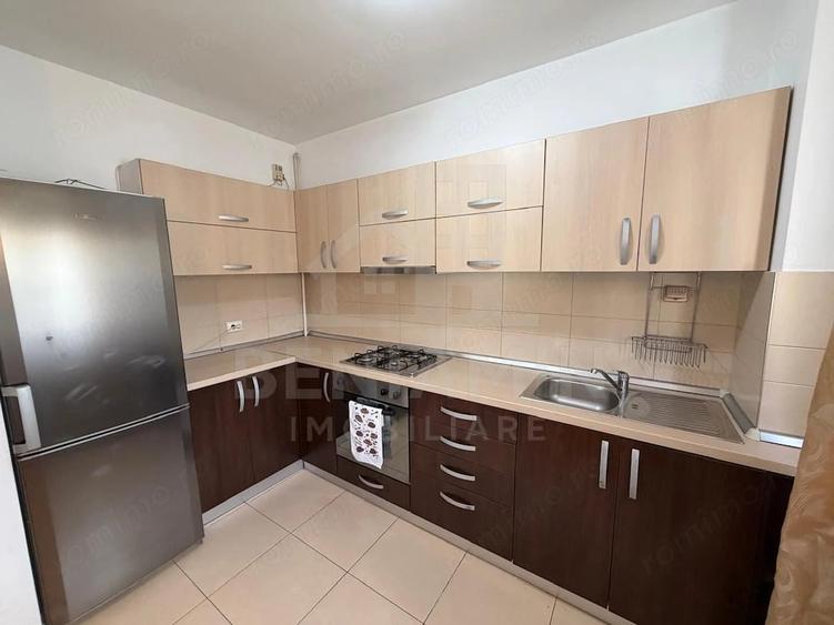 Apartament cu 3 camere decomandat în Astra