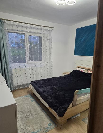 Apartament cu 3 camere decomandat în Câmpului