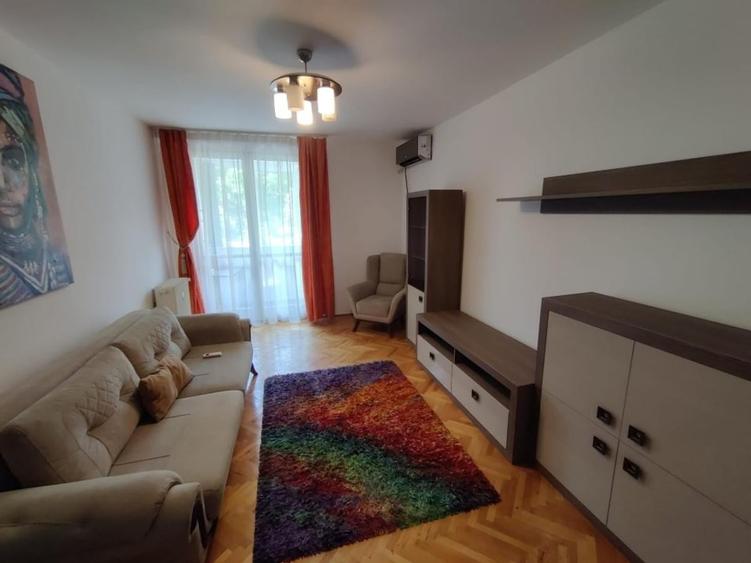 Apartament cu 3 camere decomandat, mobilat în Dristor