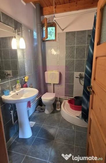 Casă cu 5 camere cu Teren 2200 Mp în Provița de Sus