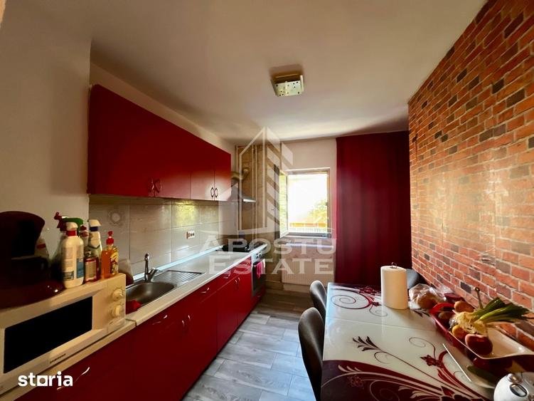 Apartament cu 3 camere semidecomandat în UMT