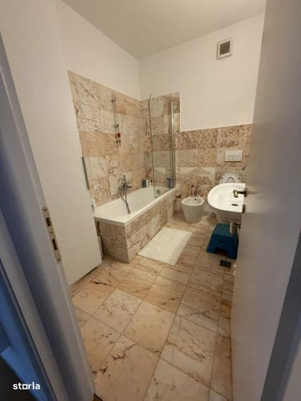 Apartament cu 3 camere decomandat în Romană