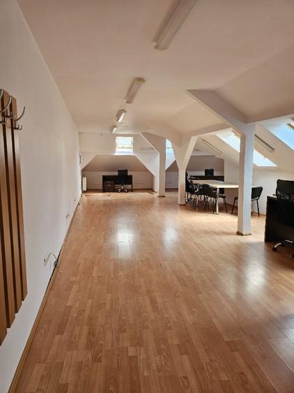 Casă cu 5 camere cu Teren 153 Mp în Podgoria