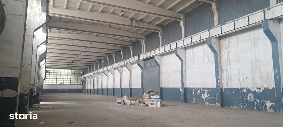 Spațiu comercial, de 2,000 mp, în Titan