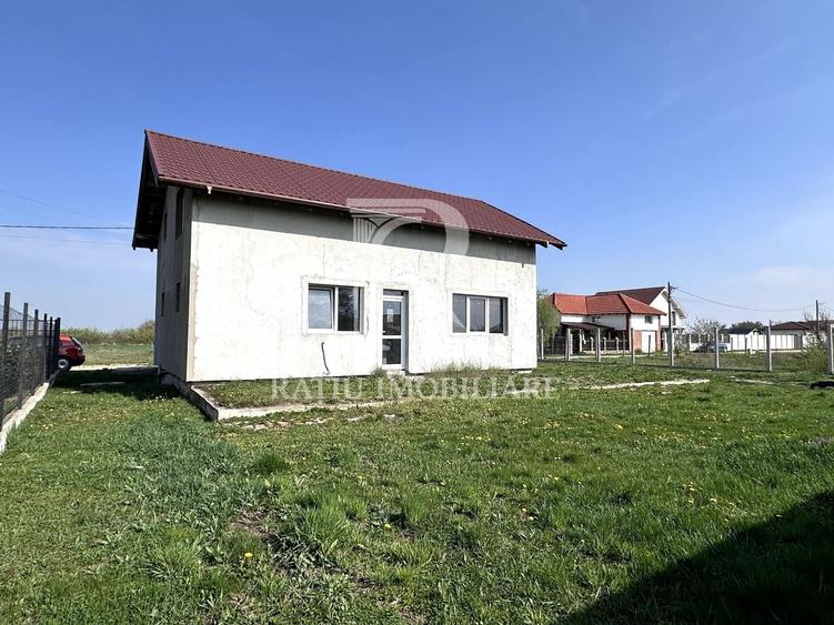 Casă individuală cu 3 camere cu Canalizare în Leș