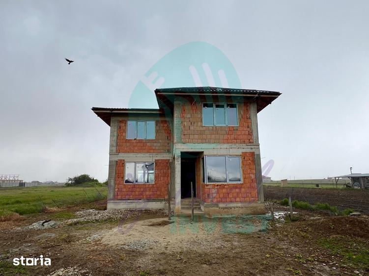 Casă cu 5 camere cu Teren 1750 Mp în Vărăști