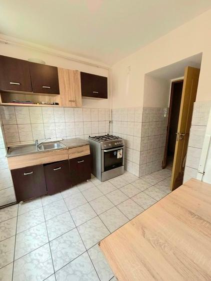 Apartament cu 3 camere decomandat în Prundu
