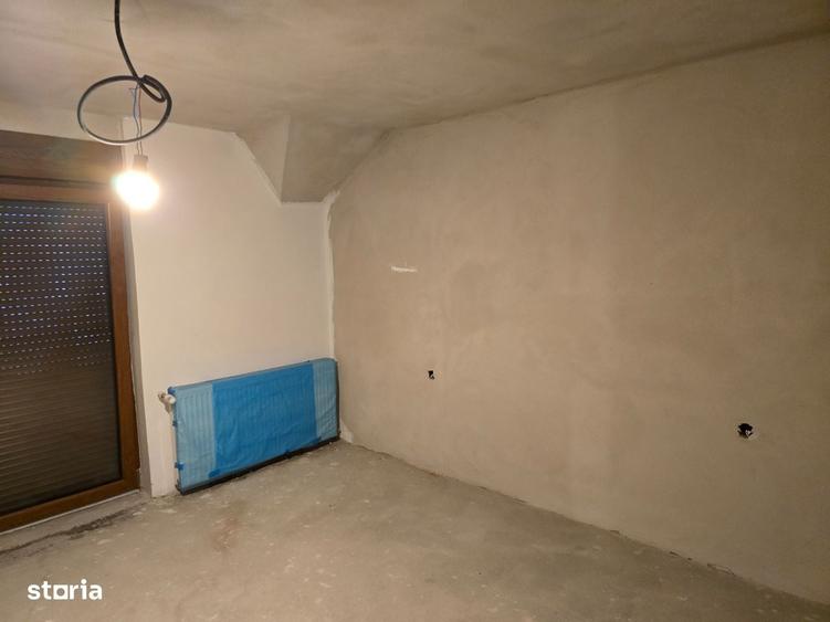 Casă cu 4 camere în Unirea