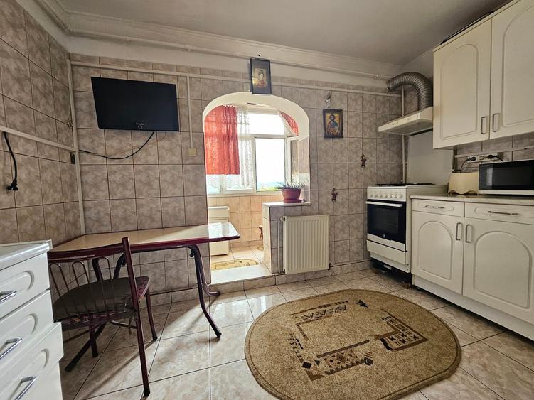 Apartament cu 3 camere decomandat în Găvana 3