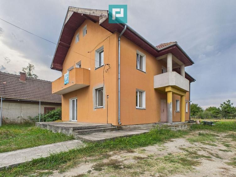 Casă individuală cu 5 camere cu Canalizare în Remetea Mare