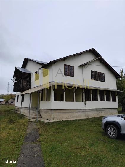 Casă cu 4 camere cu Teren 11250 Mp în Teișani