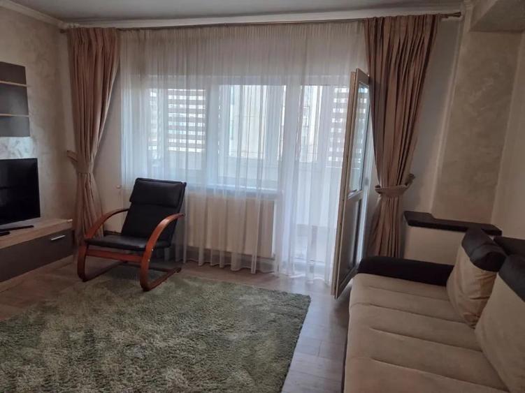 Apartament cu 3 camere decomandat în 1 Mai