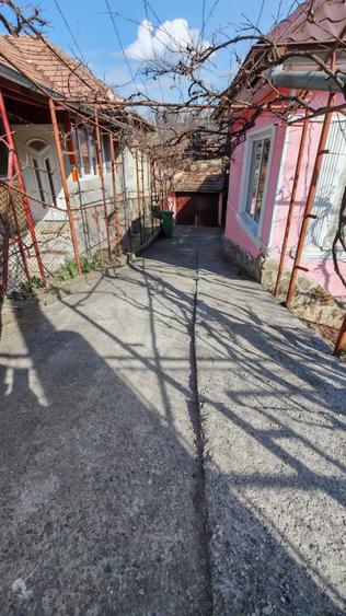 Casă cu 4 camere în Central