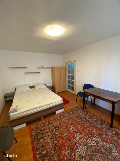 Apartament cu 3 camere decomandat în Între Lacuri