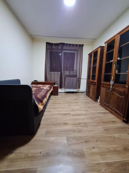 Apartament cu 3 camere decomandat, mobilat în Astra